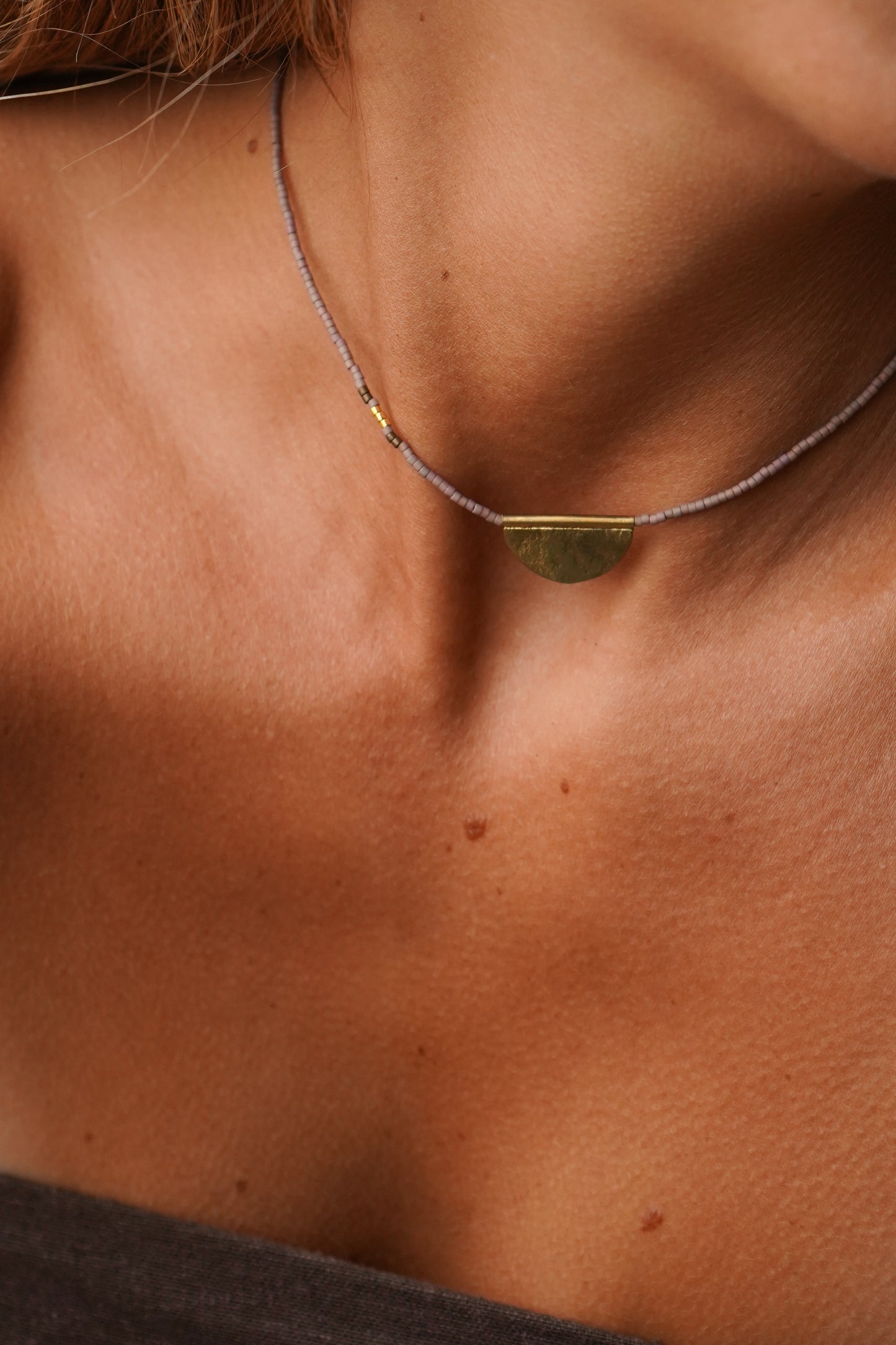 Collar Dije Media Luna Palo Rosa