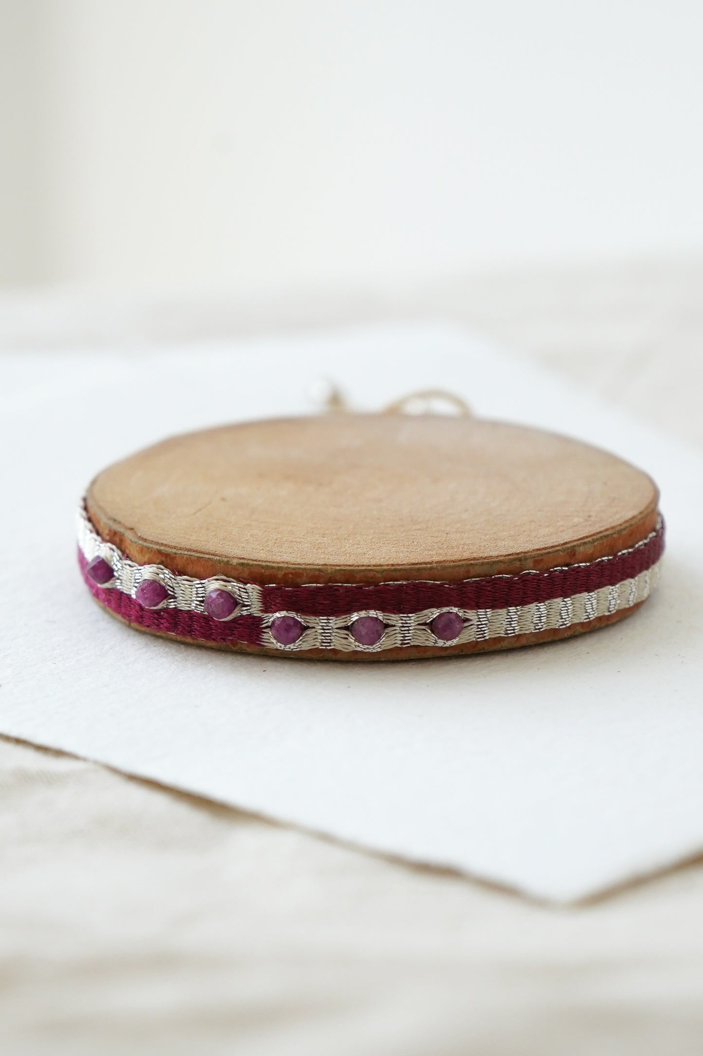Pulsera Telar Fucsia Piedras
