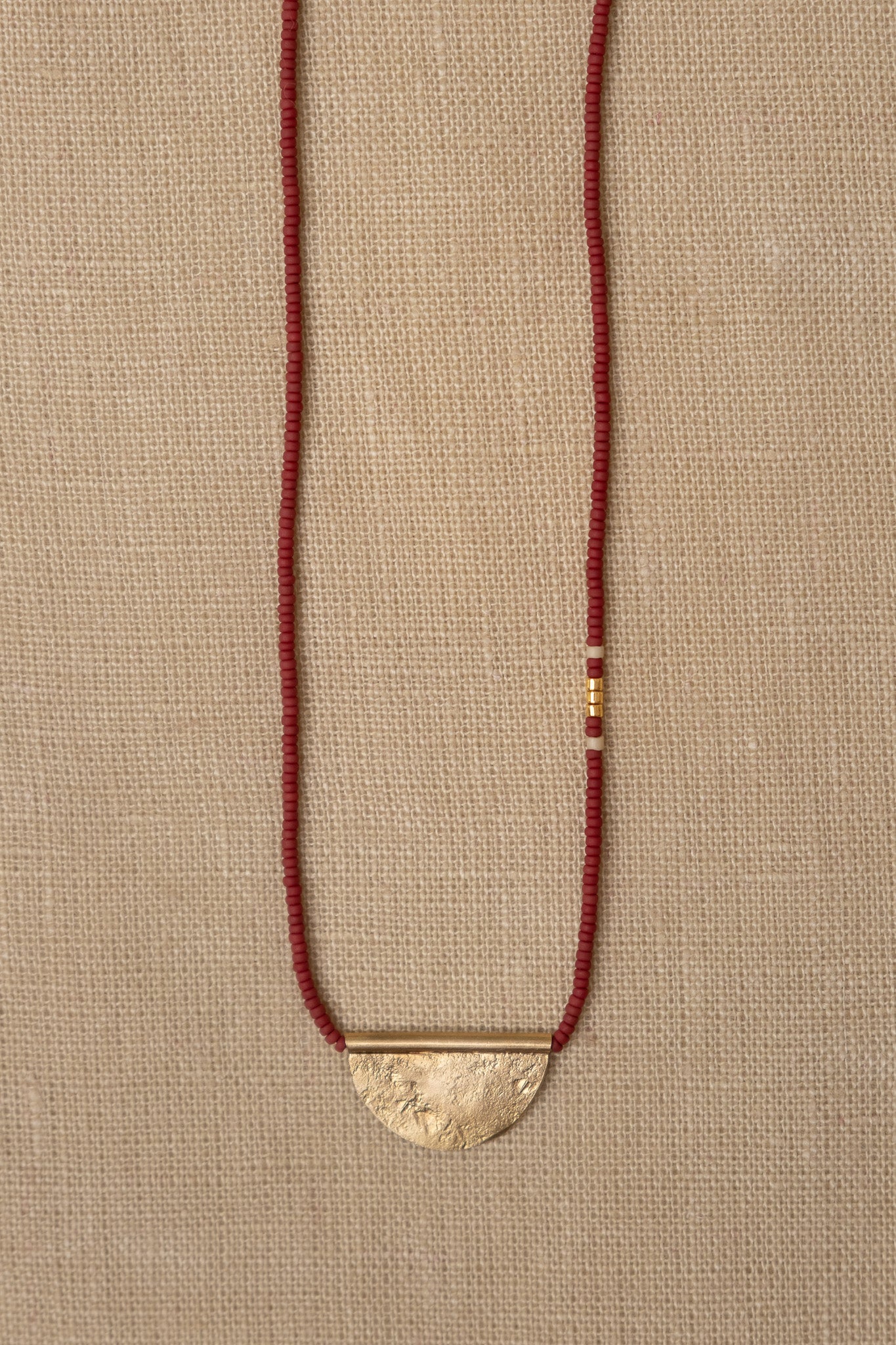 Collar Dije Media Luna Moka