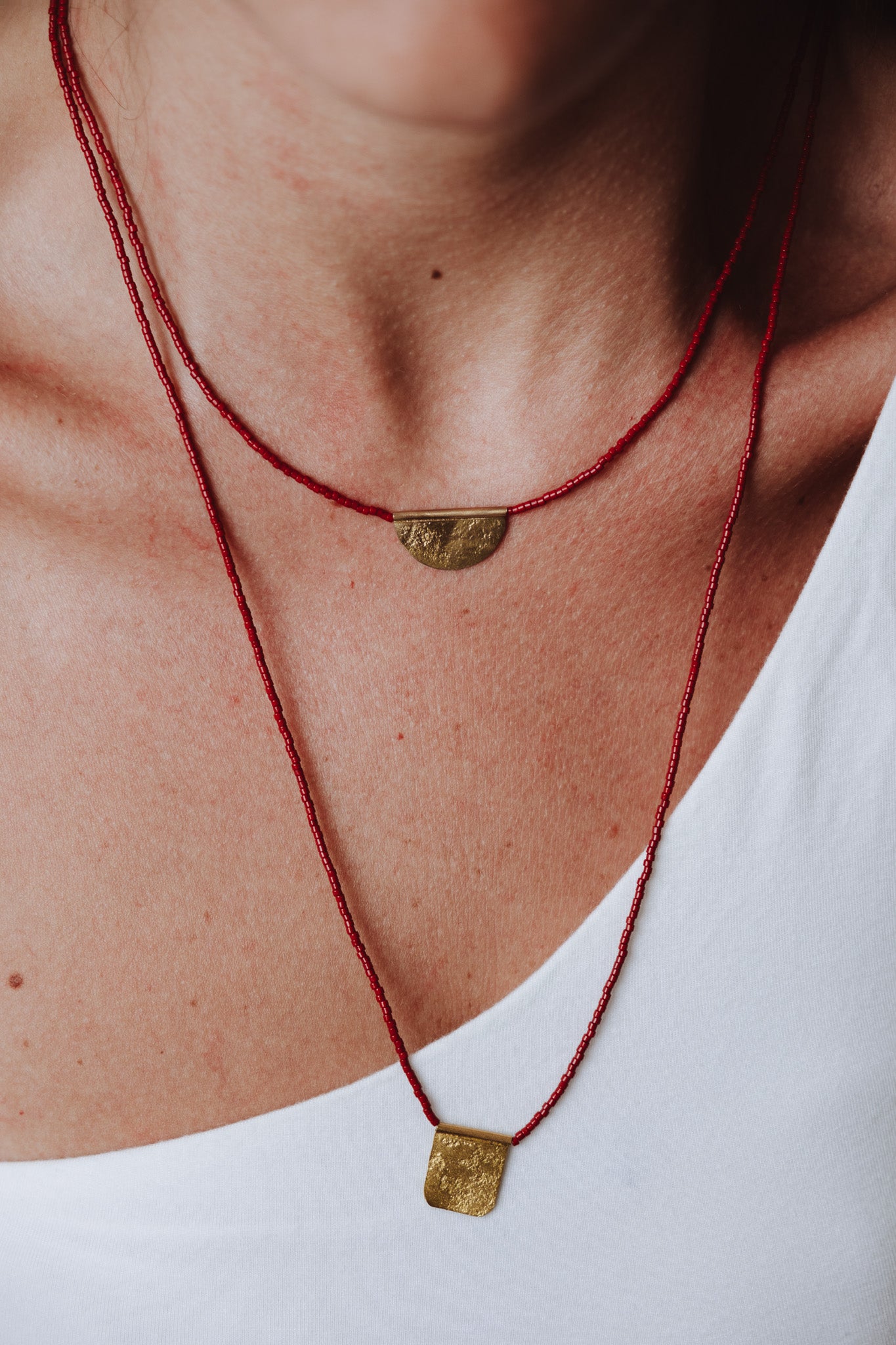 Collar Dije Media Luna Rojo