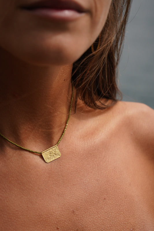 Collar Dije Rectangular Pistacho