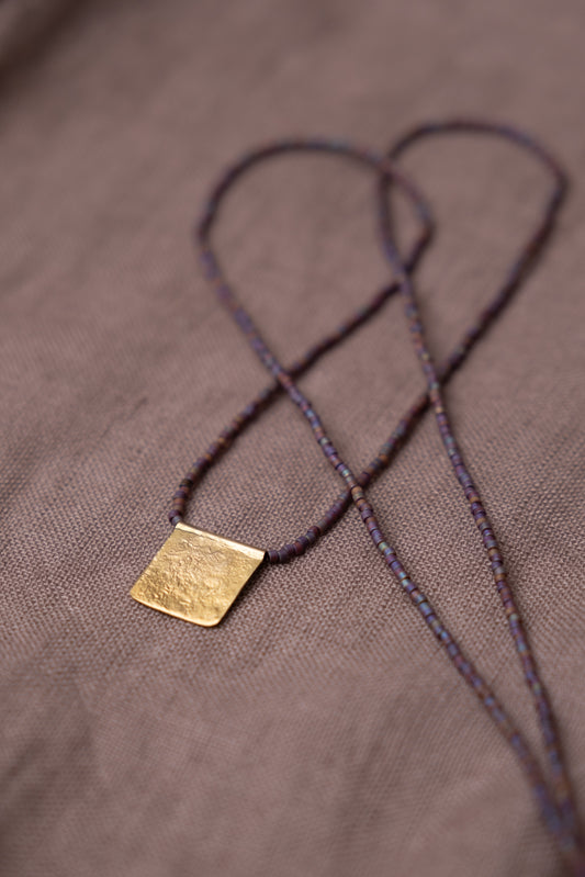 Collar Largo Dije Cuadrado Morado