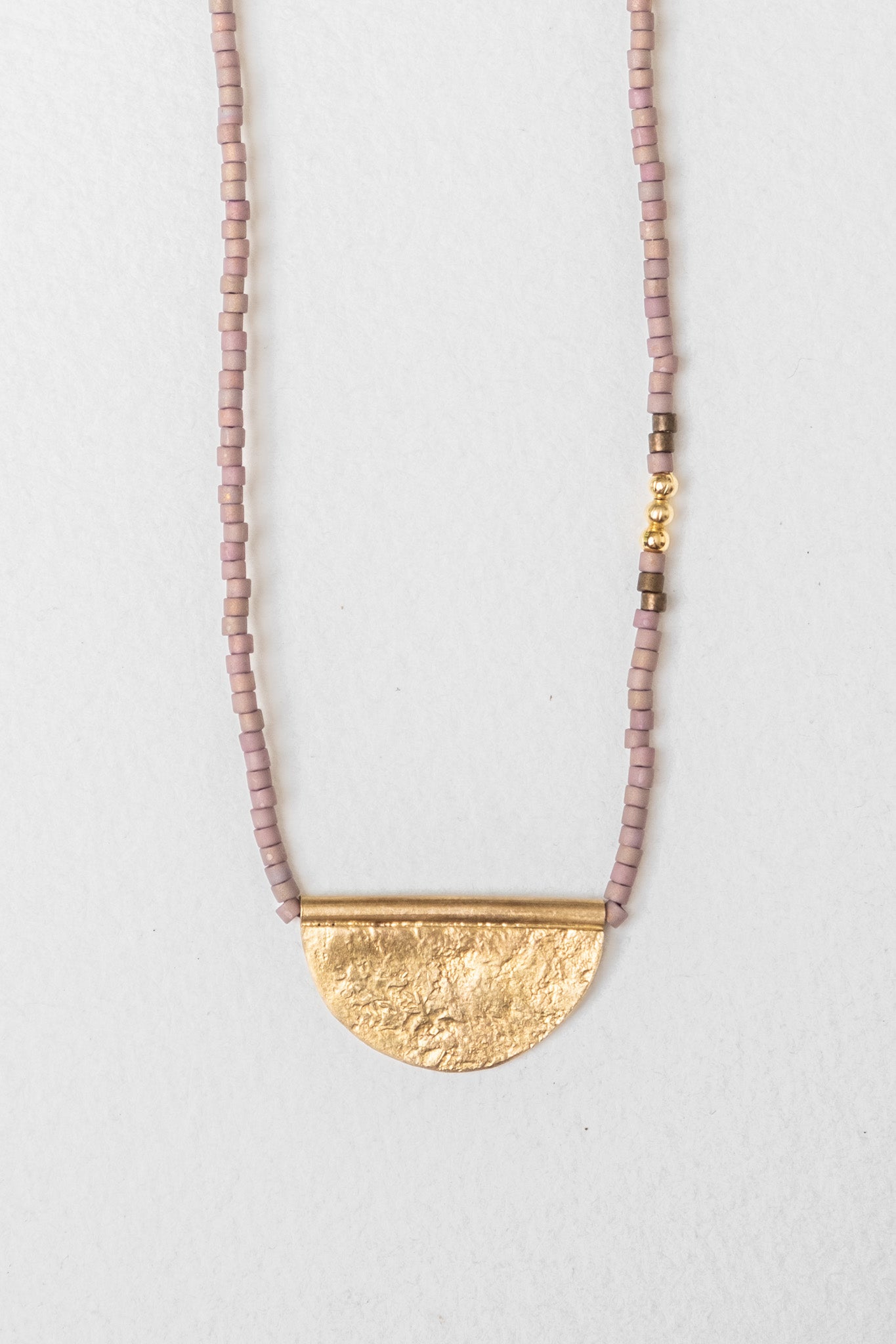 Collar Dije Media Luna Palo Rosa