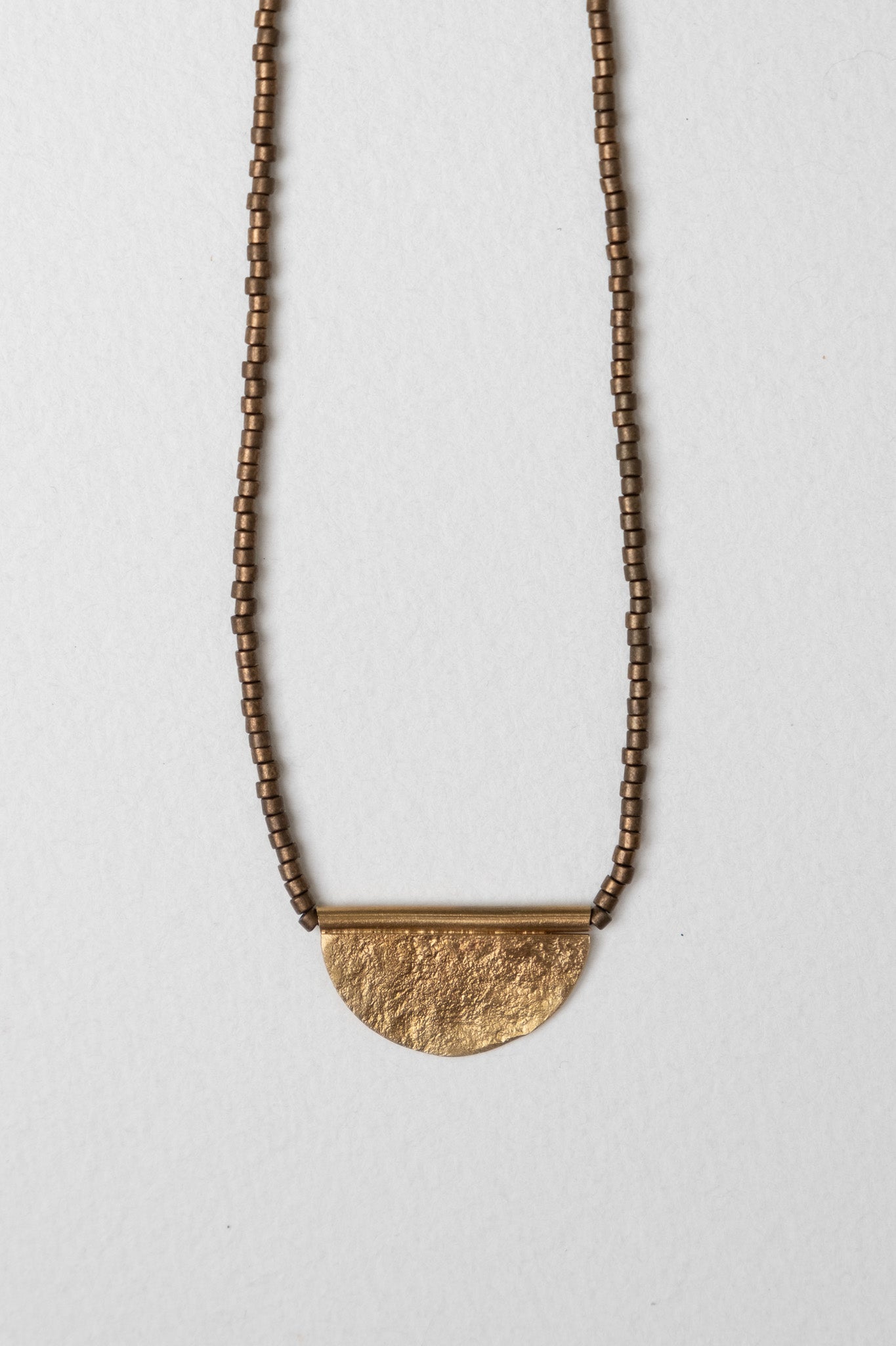 Collar Dije Media Luna Café