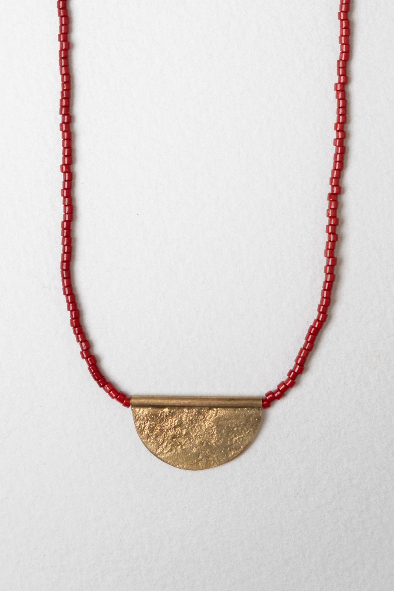 Collar Dije Media Luna Rojo